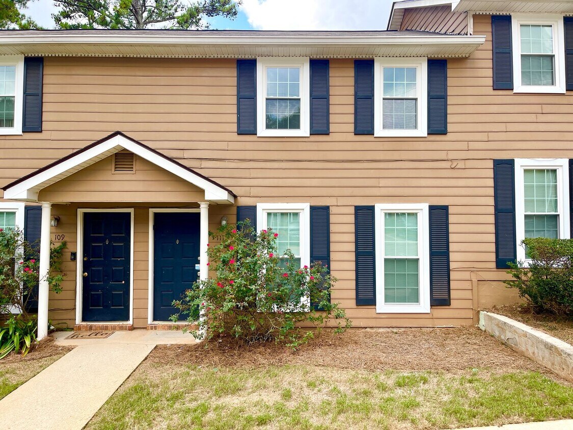Foto principal - Cute & Charming 2 Bedroom / 1.5 Bathroom T...