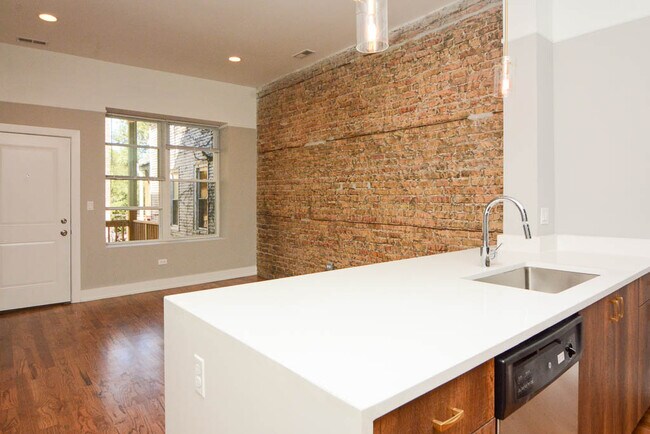 Foto del edificio - 1836 W Augusta Blvd