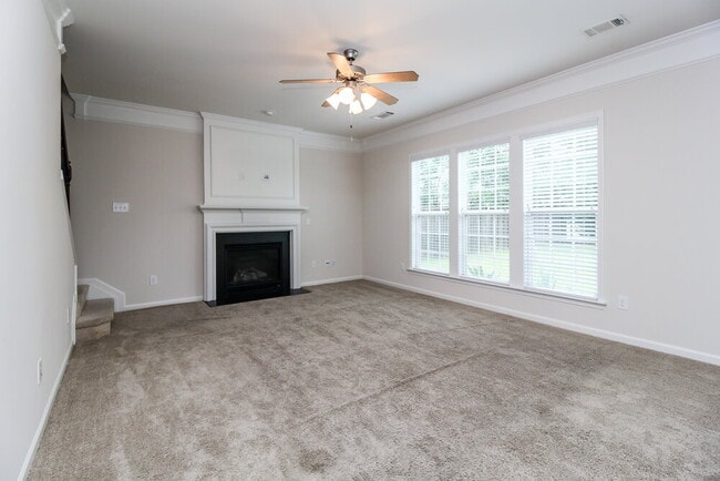 Building Photo - 802 Poplar Terrace