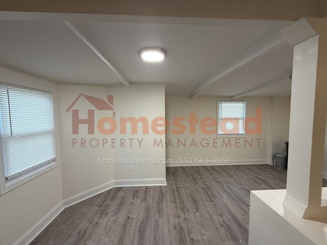 Building Photo - 3528 W 9th St