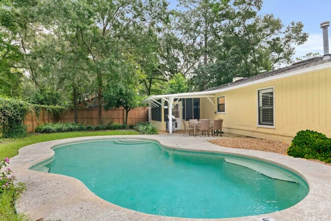 Building Photo - 1844 NW 42nd Ave