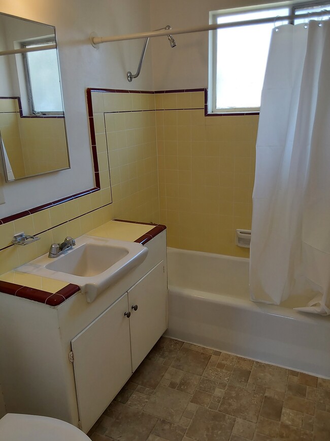 Bath with tub/shower. - 3058 Luna Dr