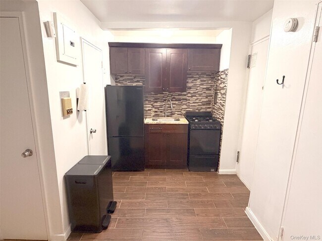 Foto del edificio - 84-50 169th St