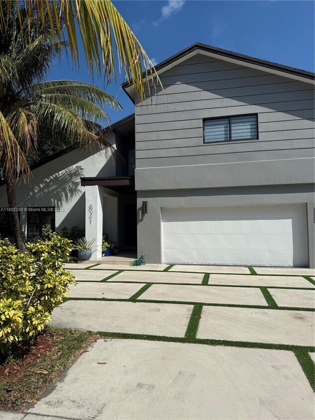 Foto del edificio - 821 NE 205th St