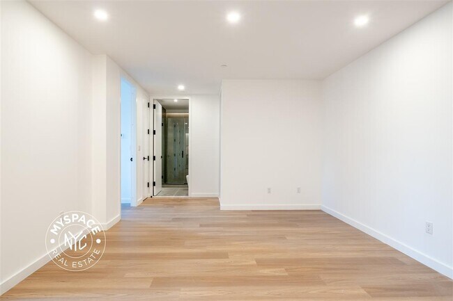 Building Photo - 654 Madison St