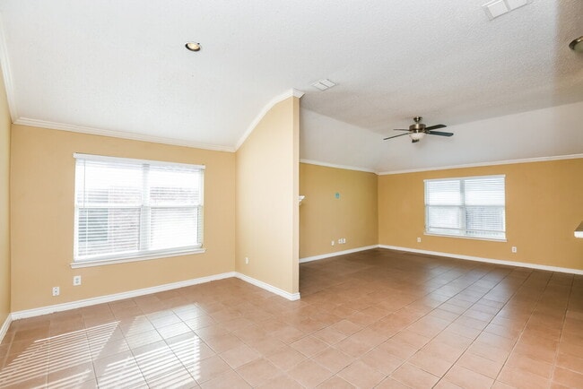 Building Photo - 1025 McKavett Dr