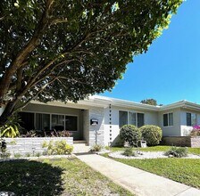 Building Photo - 411 Alesio Ave