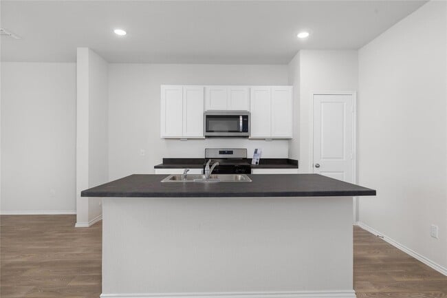 Building Photo - 133 Varner Way