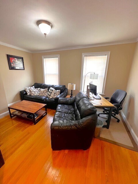 Foto principal - 284 E St