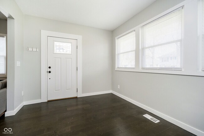 Foto del edificio - 4464 Carrollton Ave