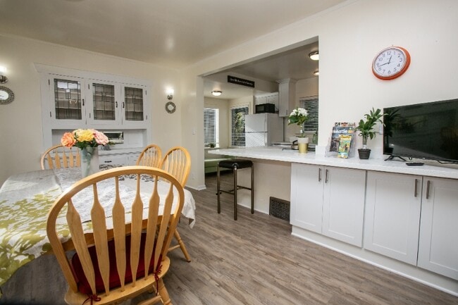 Building Photo - 2407 E Ward St