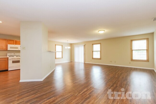 Foto del edificio - 8243 Firefly Way