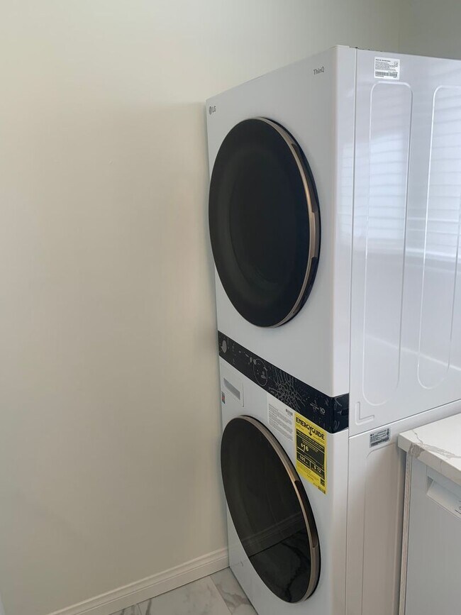 Foto del edificio - 12048-52 Sylvester Street