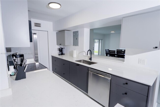 Building Photo - 11520 SW 57th St