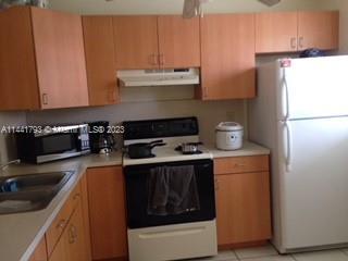 Building Photo - 2230 Monroe St