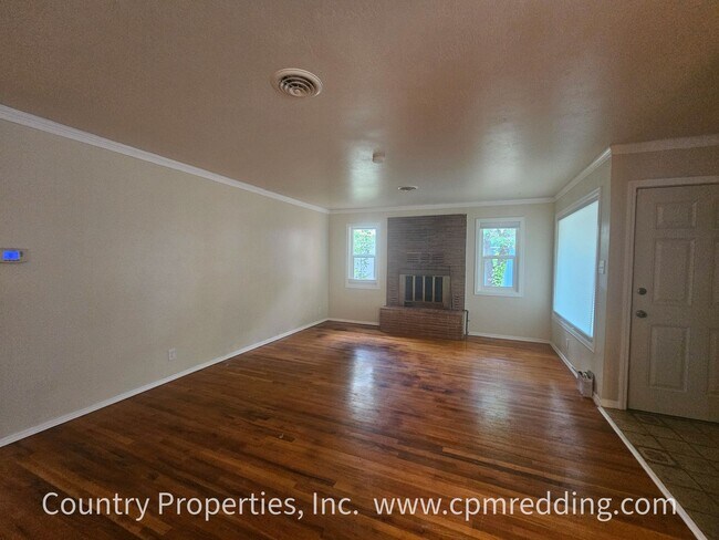 Building Photo - 4-Bedroom in the Garden Tract with Shop & ...