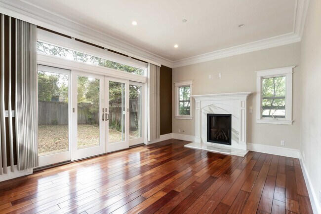 Foto del edificio - 2112 Easton Dr