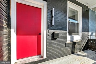 Building Photo - 2117 S Alden St