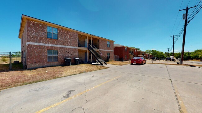 Foto del edificio - Look at all the space only $995!!!