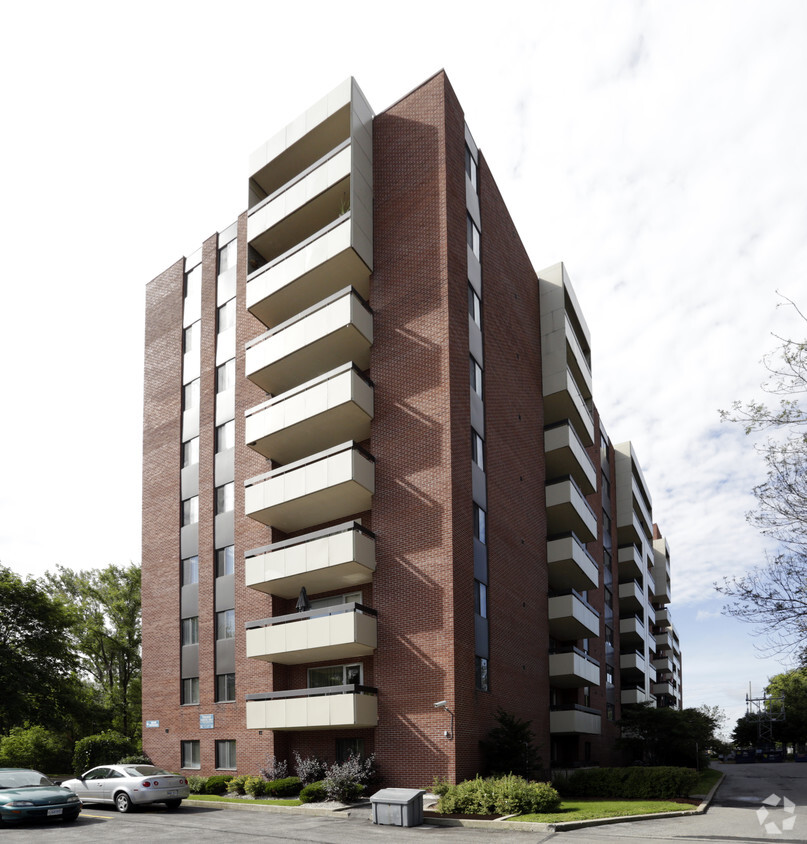 Building Photo - Barrie Anne Gardens