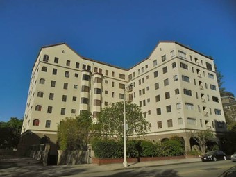 Primary Photo - 569 N Rossmore Ave