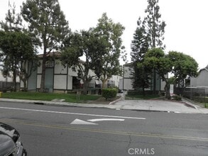 Building Photo - 5195 Walnut Ave