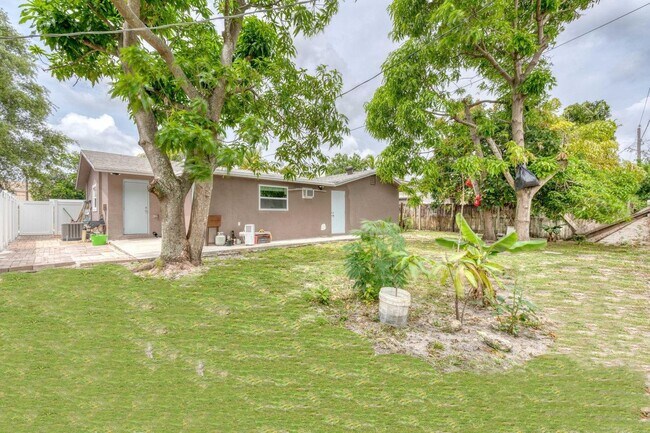 Foto del edificio - 9696 SW 1st Pl