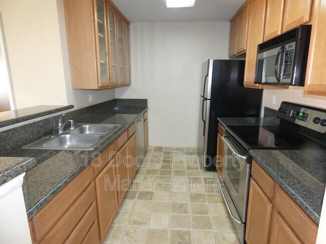 Building Photo - 7150 Shoreline Dr