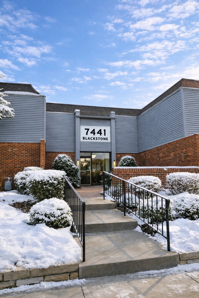 Building Photo - 7441 Blackburn Ave