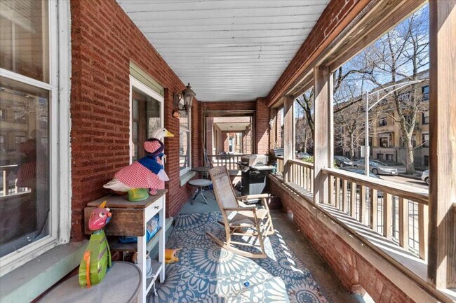 Foto del edificio - 3 bedroom in Chicago IL 60640