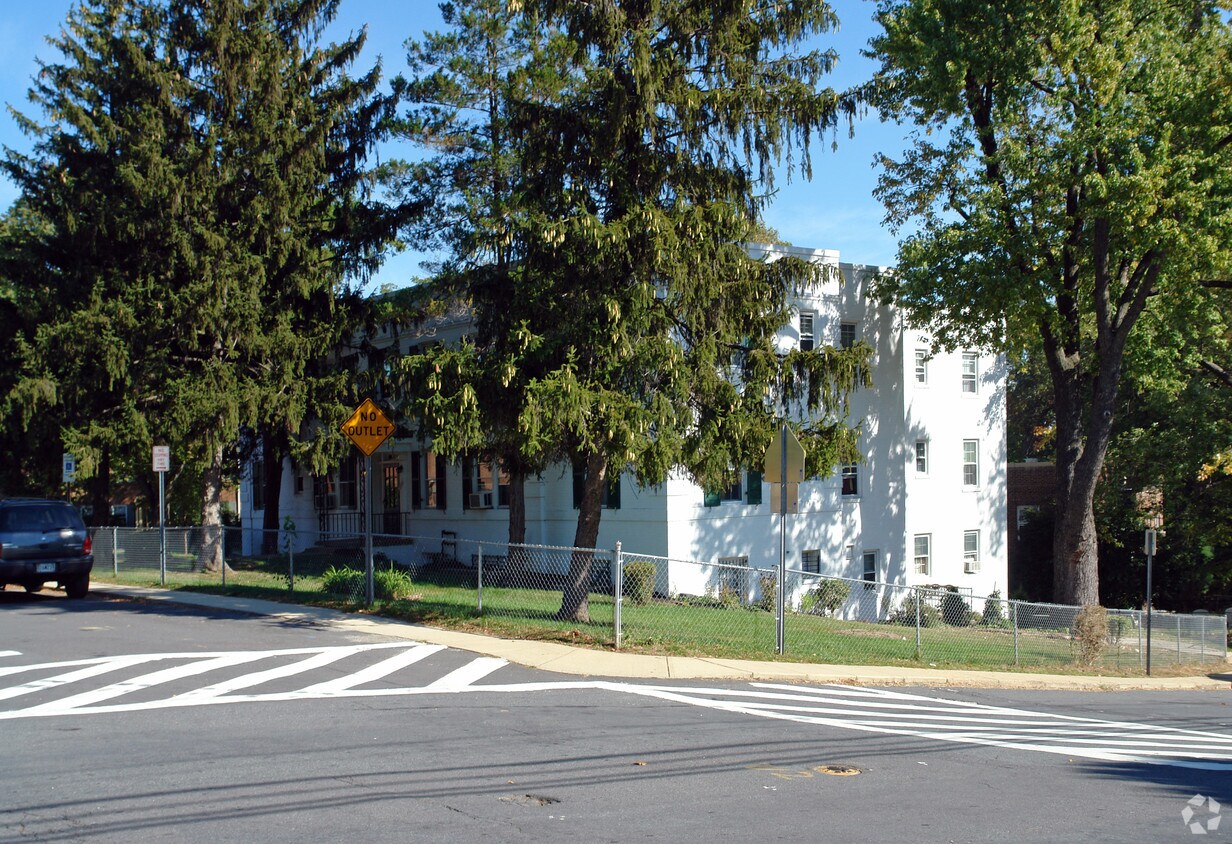 Building Photo - 8201-8209 Schrider St