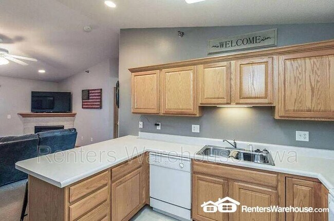 Building Photo - 10111 Sutton Dr