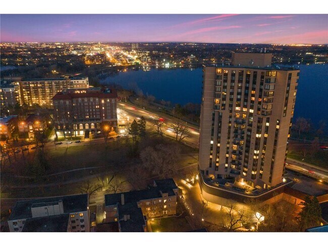 Foto del edificio - 2950 Dean Pkwy