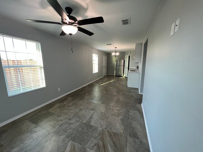Building Photo - 2120 Southridge Ave