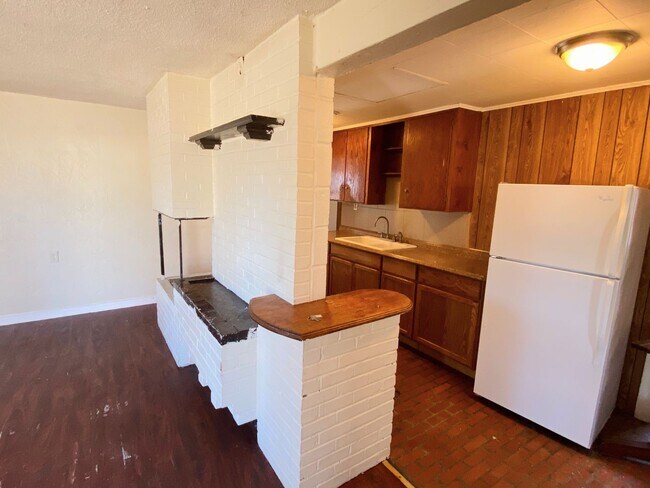 Building Photo - 3 Bedroom 1 Bathroom house