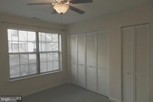 Building Photo - 1605 Carriage House Terrace