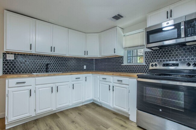 Foto del edificio - Modern Comfort and Convenience  4BR/2BA Home in San Antonio Available Now!