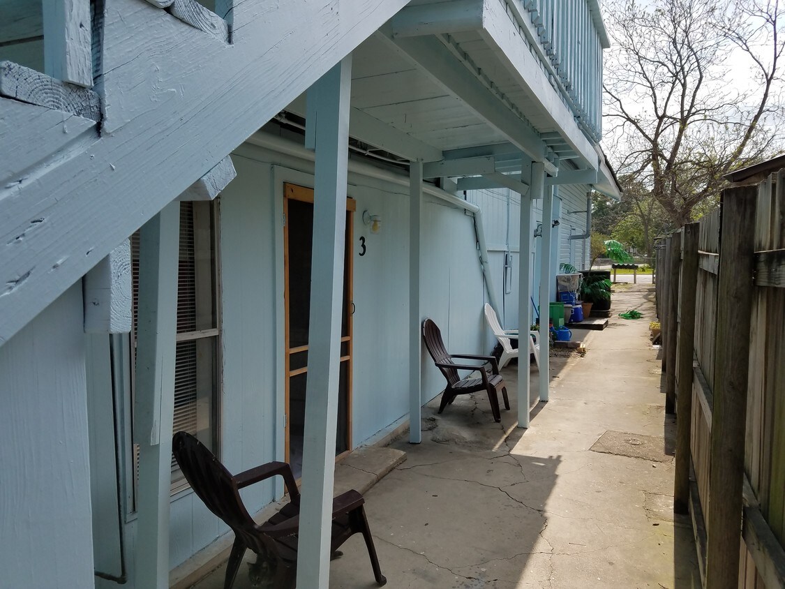 Primary Photo - 2204 W San Antonio St