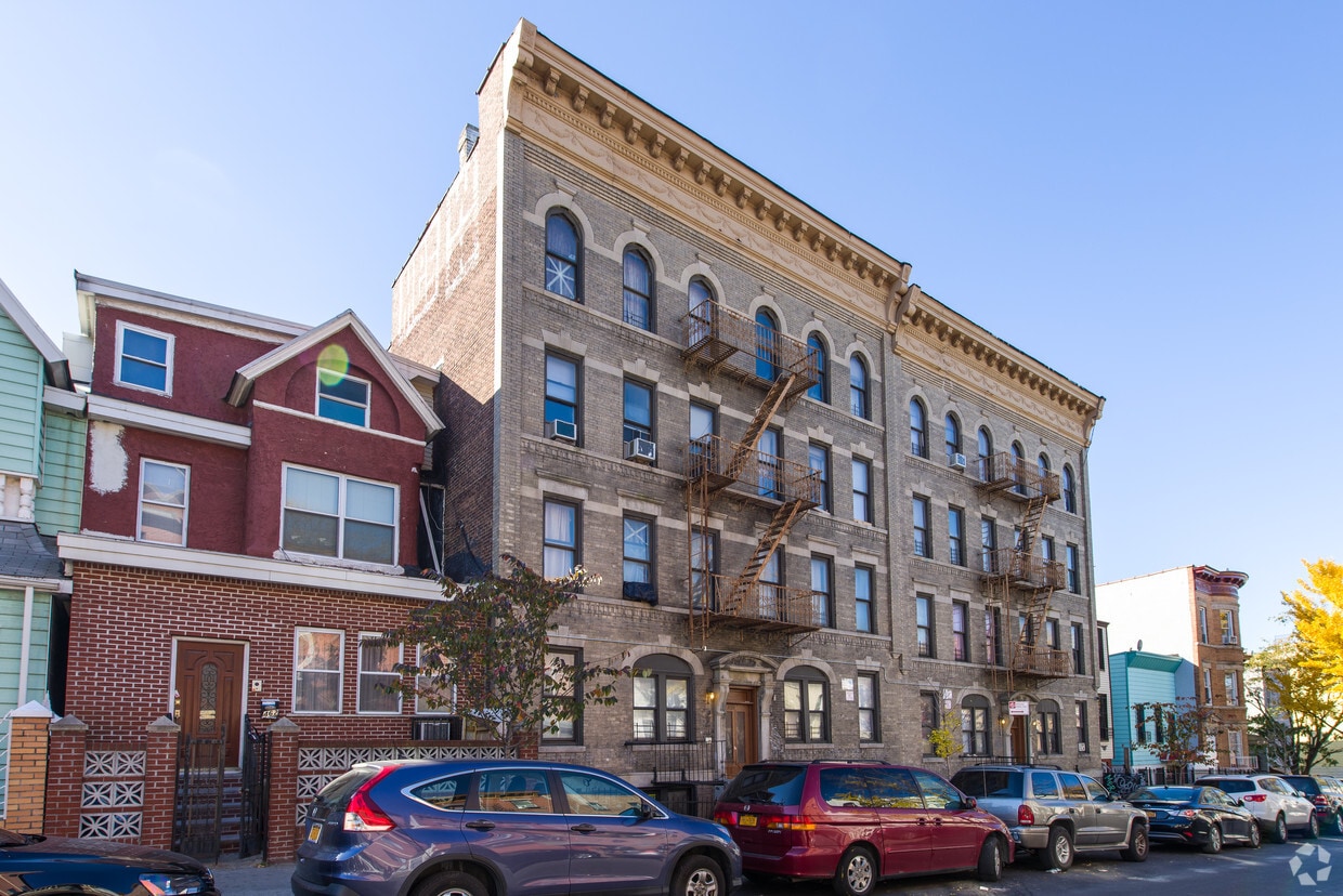 Building Photo - 456 53rd St
