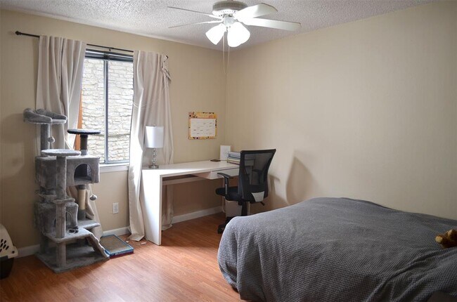 Foto del edificio - 2408 Longview St