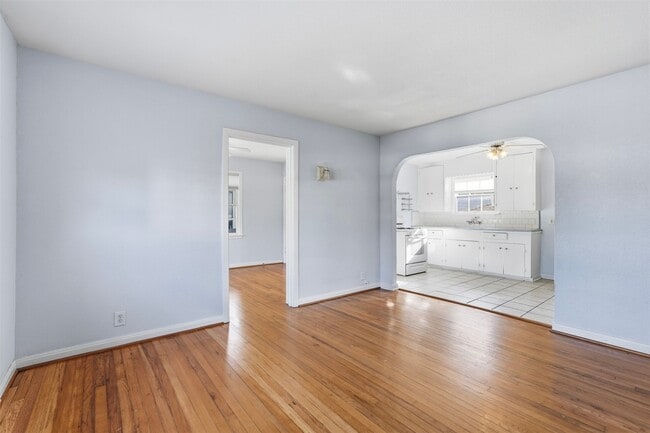 Building Photo - 2223 Singleton St