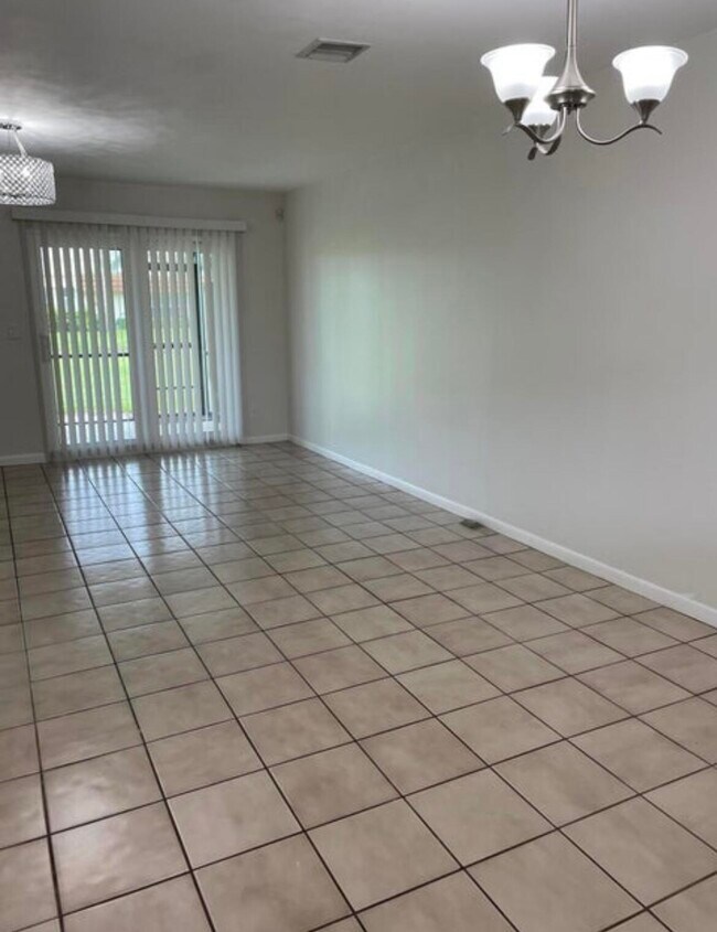 Building Photo - 5103 Pier Dr