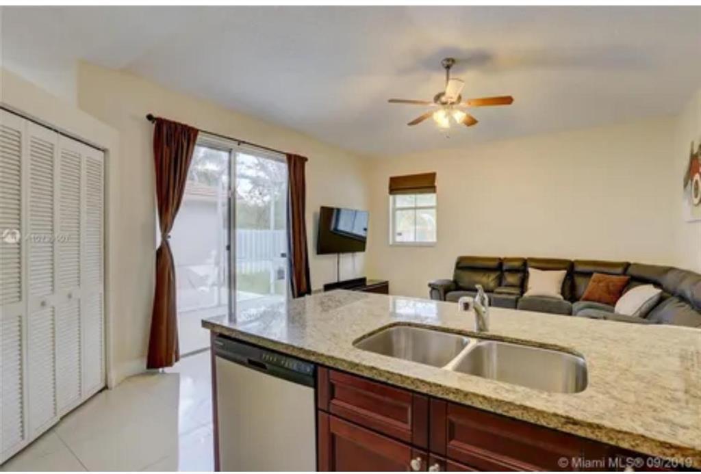 Foto principal - 288 NW 74th Way