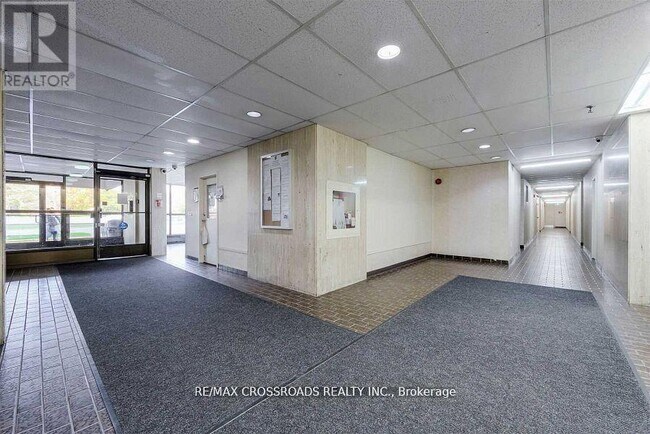 Photo du bâtiment - 45 Sunrise Ave