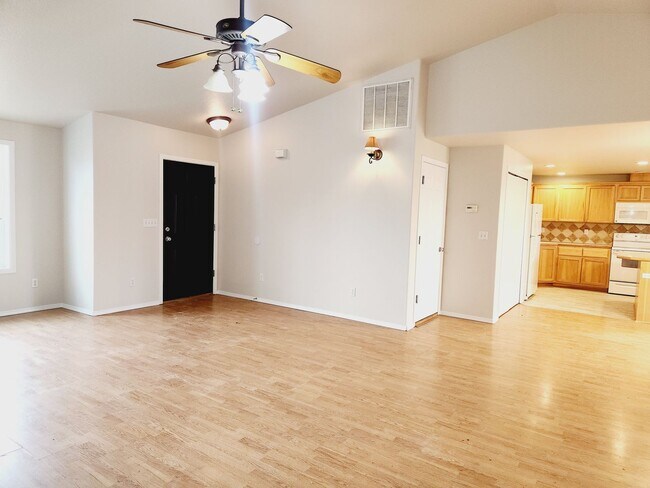 Foto del edificio - Cozy 3 Bedroom Home, PET FRIENDLY!