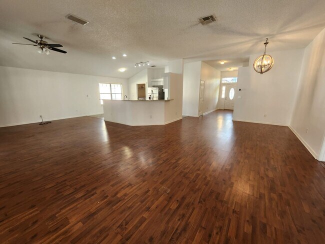 Foto del edificio - ***TWO WEEKS FREE*** Beautiful 4 bedroom 2 bath Home