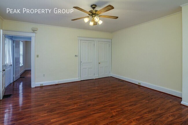 Foto del edificio - 3012 Marshall Ave