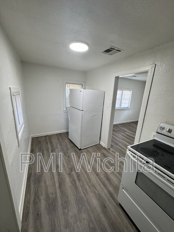 Building Photo - 1801 S Glenn Ave