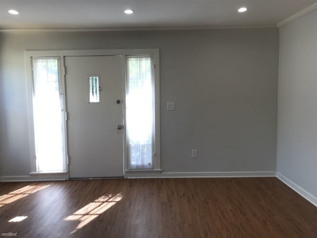 Building Photo - 2 br, 1 bath Apartment - 377 Huntley Drive