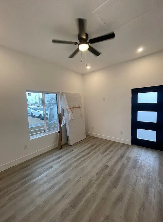 Foto del edificio - 1004 N Ash St